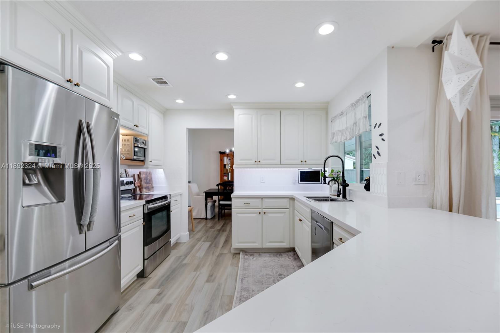 HAWKES BLUFF - Residential
