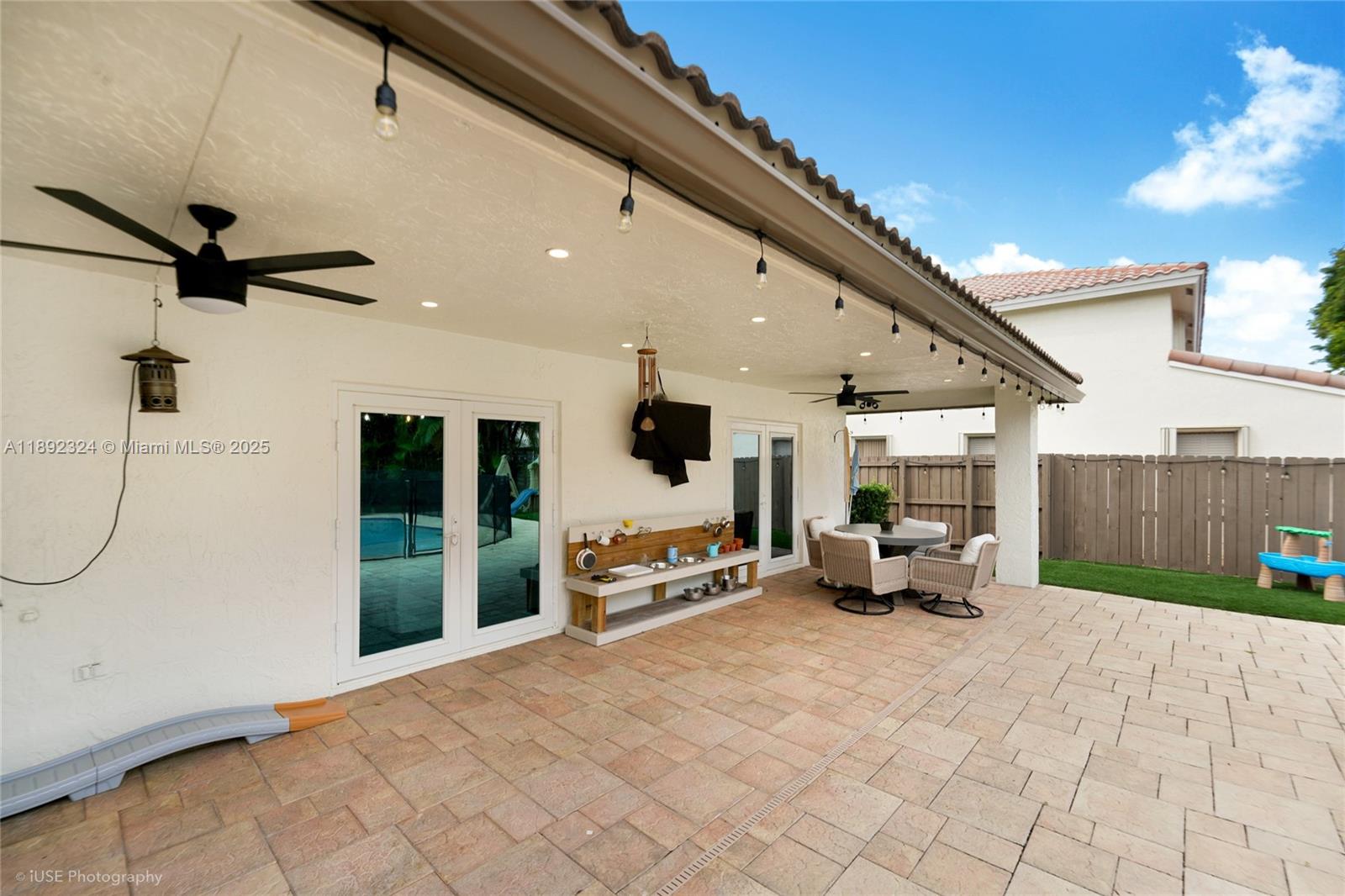 HAWKES BLUFF - Residential