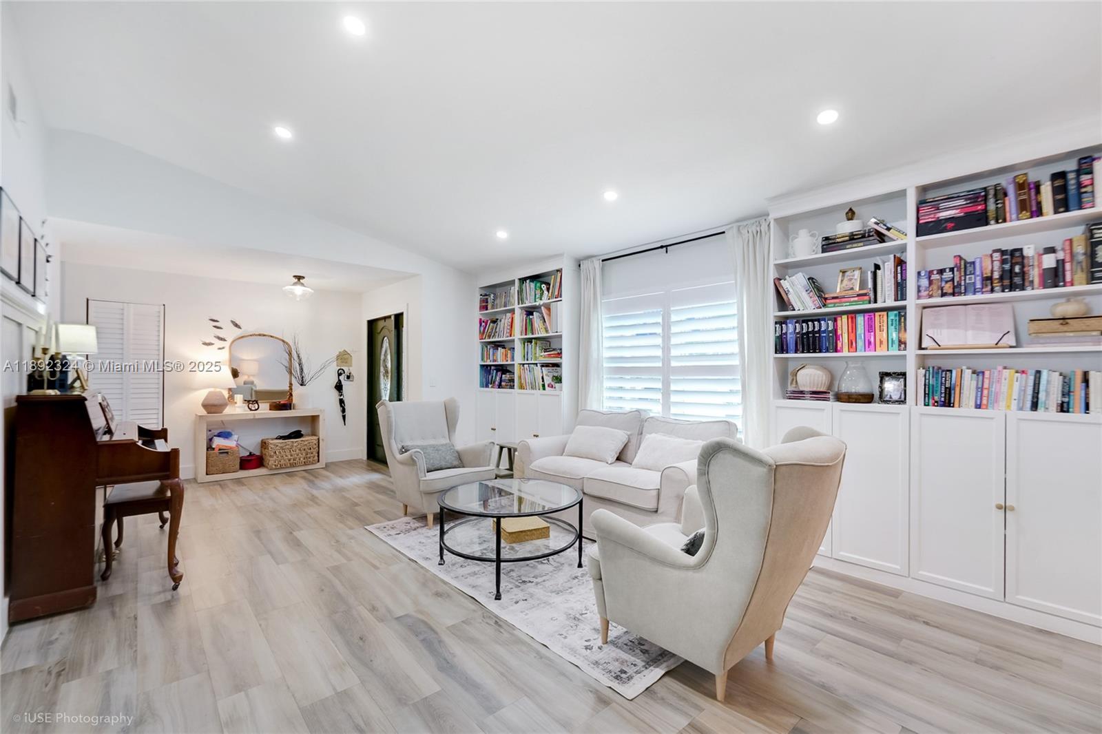 HAWKES BLUFF - Residential