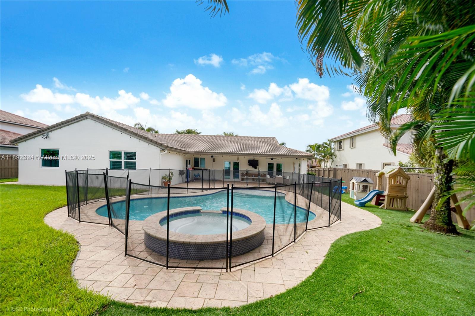 HAWKES BLUFF - Residential