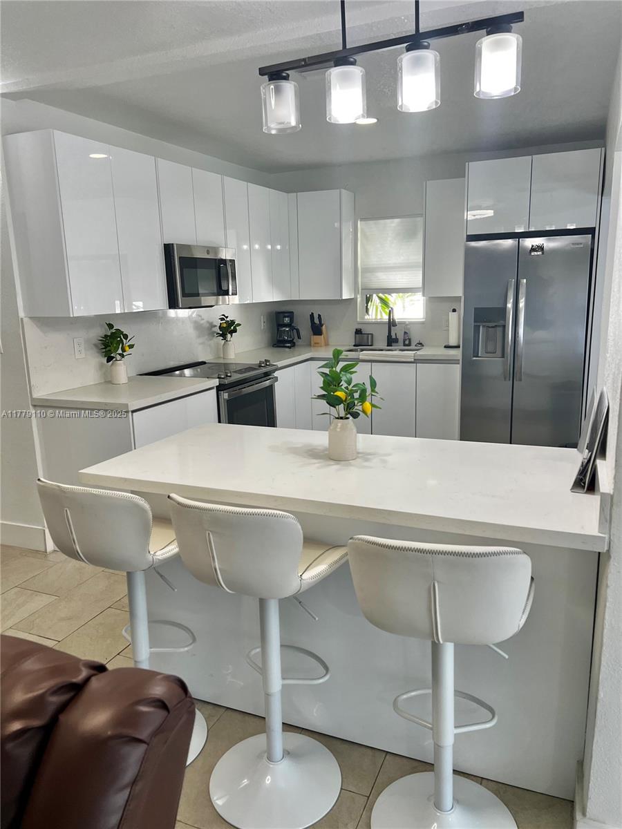 1270 Sw 29th St 1, Fort Lauderdale, Broward County, Florida - 2 Bedrooms  
2 Bathrooms - 