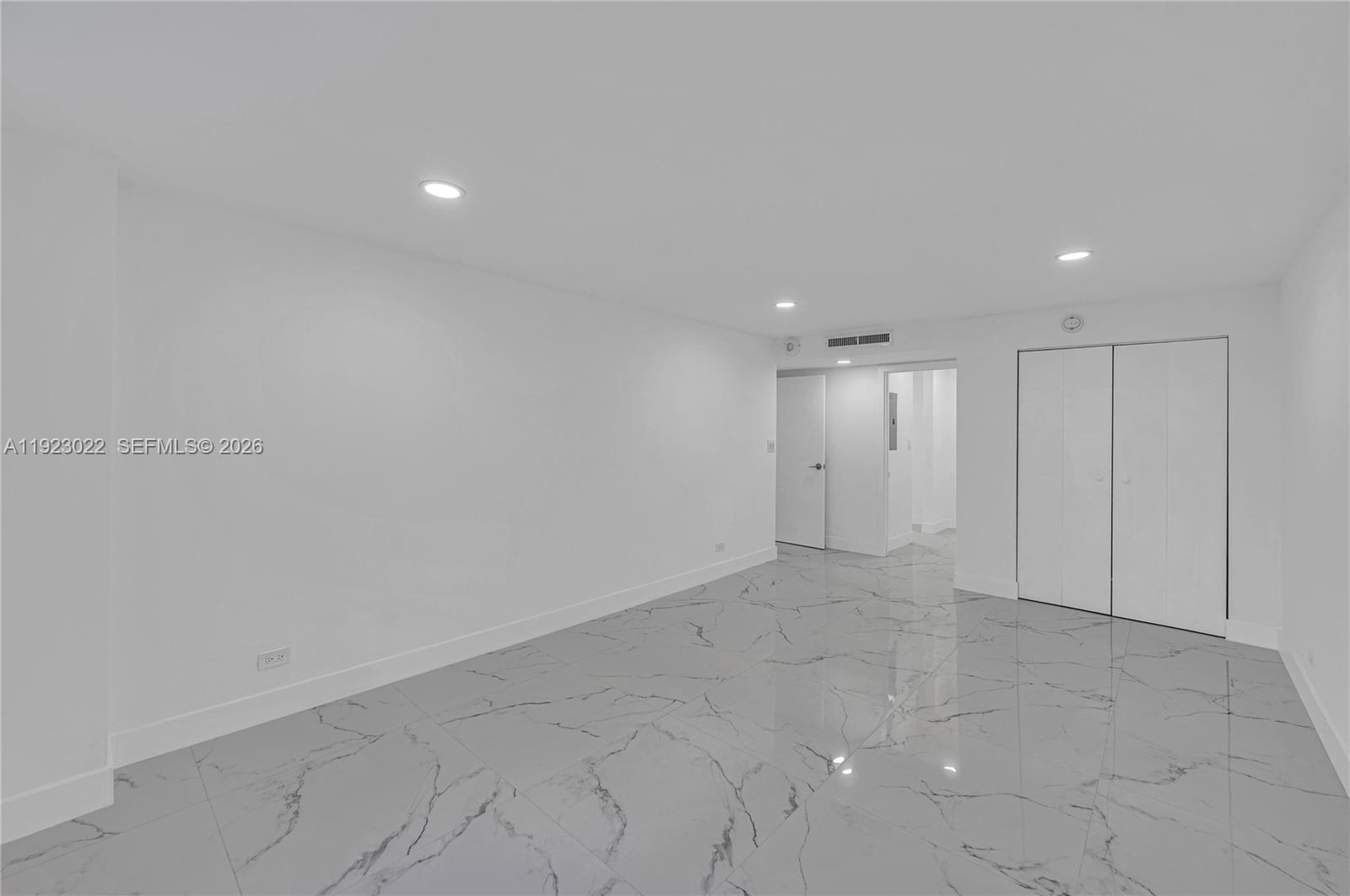 WINSTON TOWERS 500 CONDO - Residential