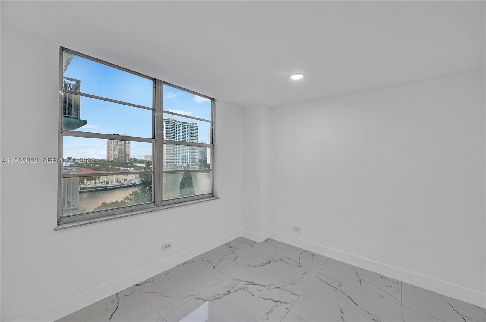 WINSTON TOWERS 500 CONDO - Residential