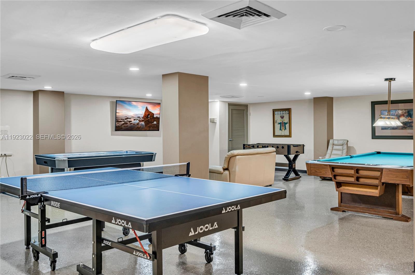 WINSTON TOWERS 500 CONDO - Residential