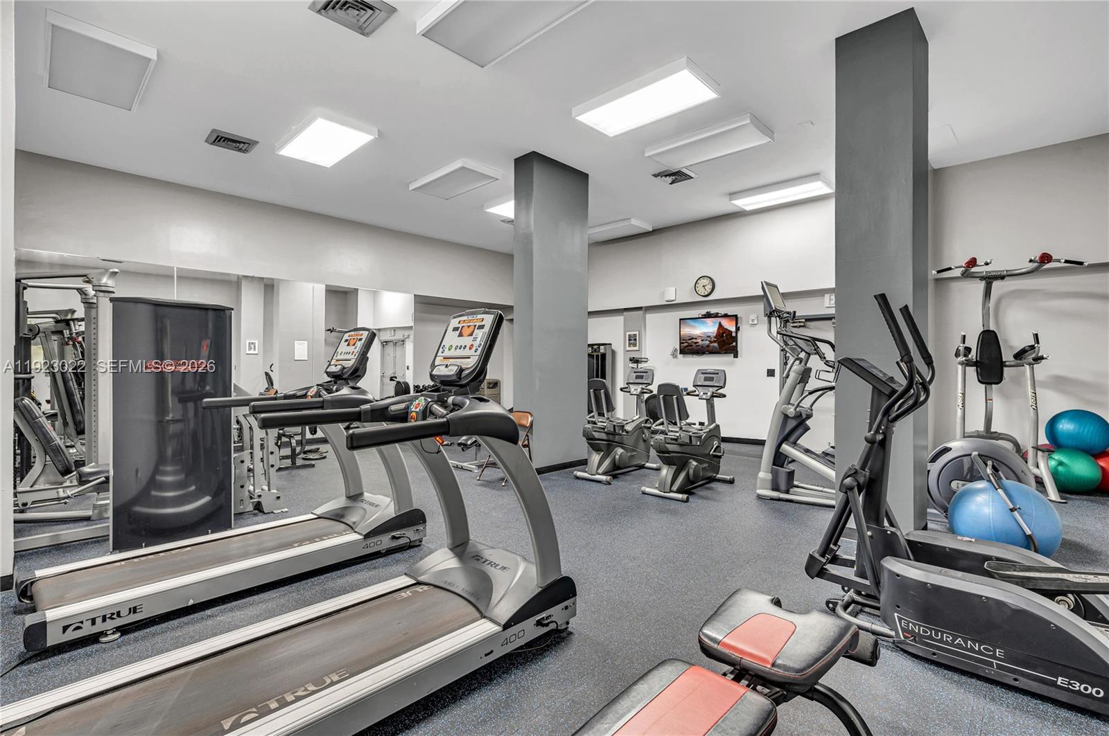 WINSTON TOWERS 500 CONDO - Residential