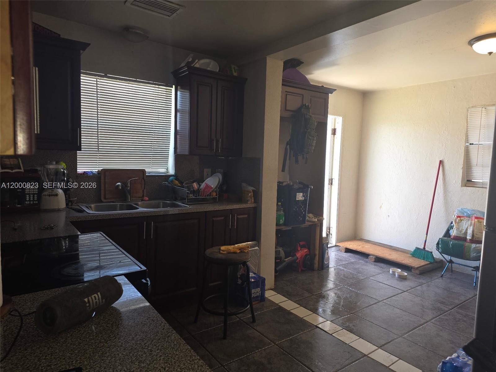 LEE BELL HOMES - Residential