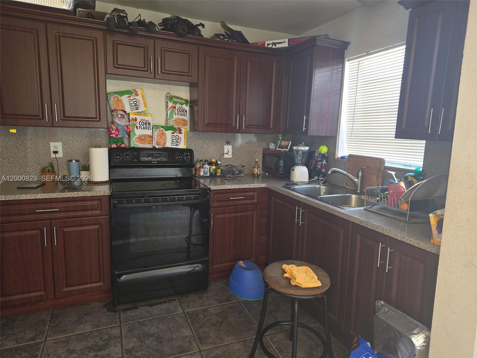 LEE BELL HOMES - Residential