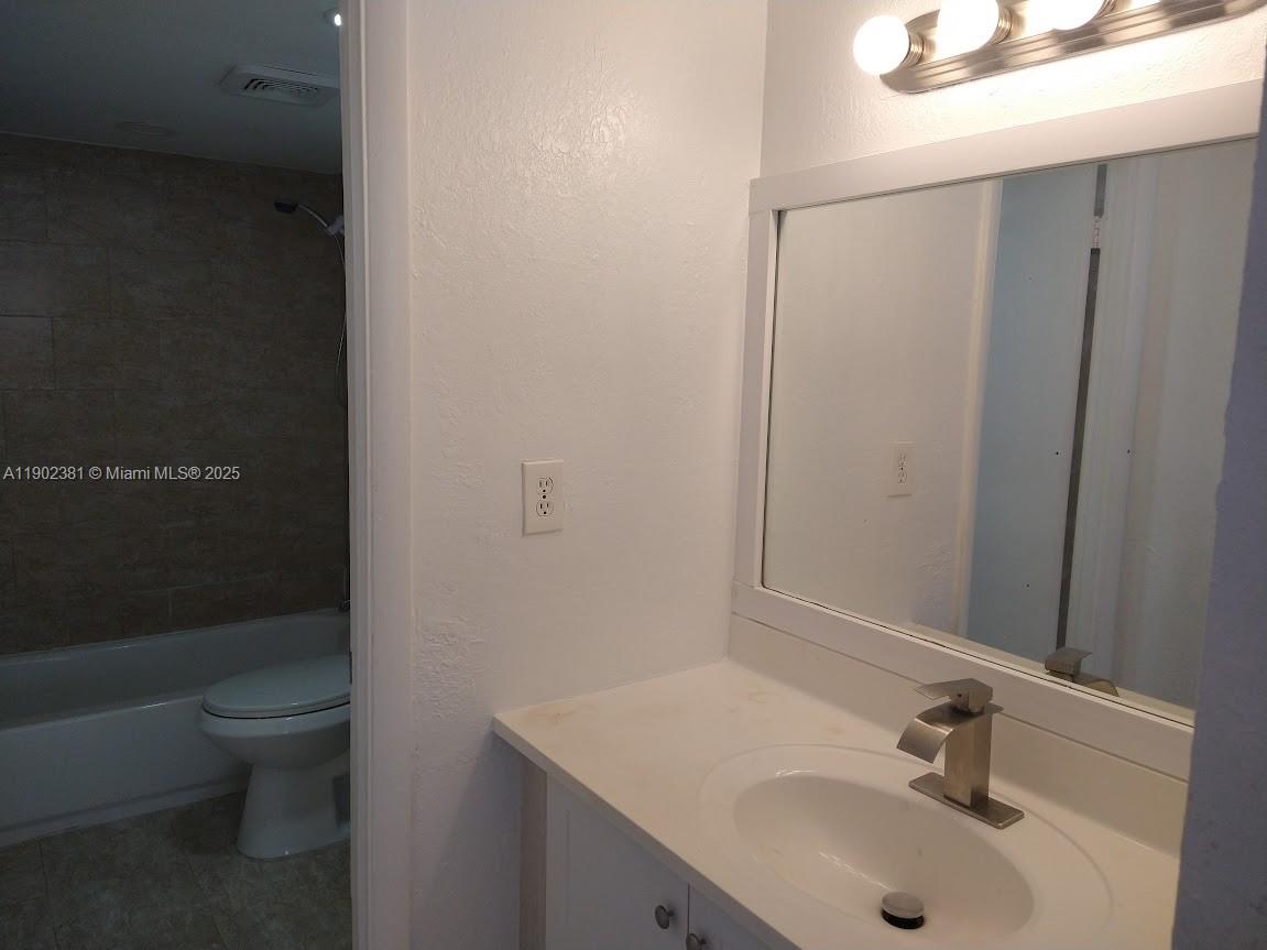 ELLINGTON AT COUNTY LINE - Residential