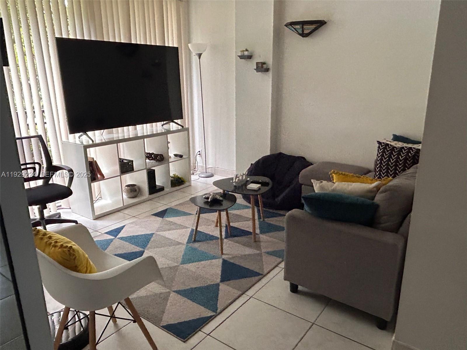 PLAZA OF AMERICAS CONDO P - Residential Lease