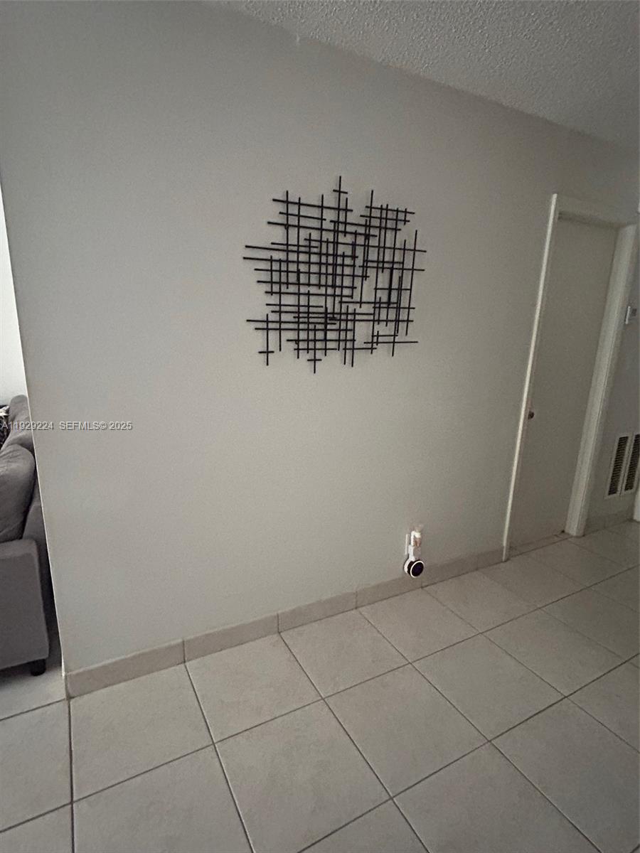 PLAZA OF AMERICAS CONDO P - Residential Lease