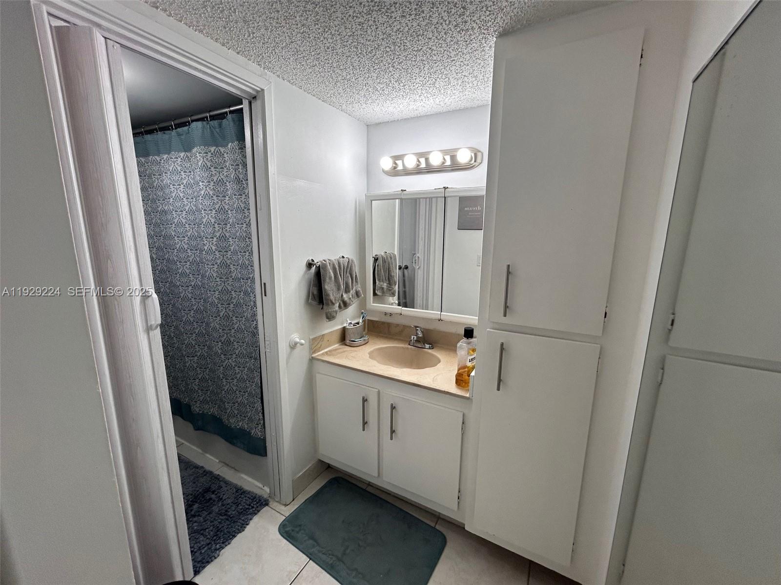 PLAZA OF AMERICAS CONDO P - Residential Lease