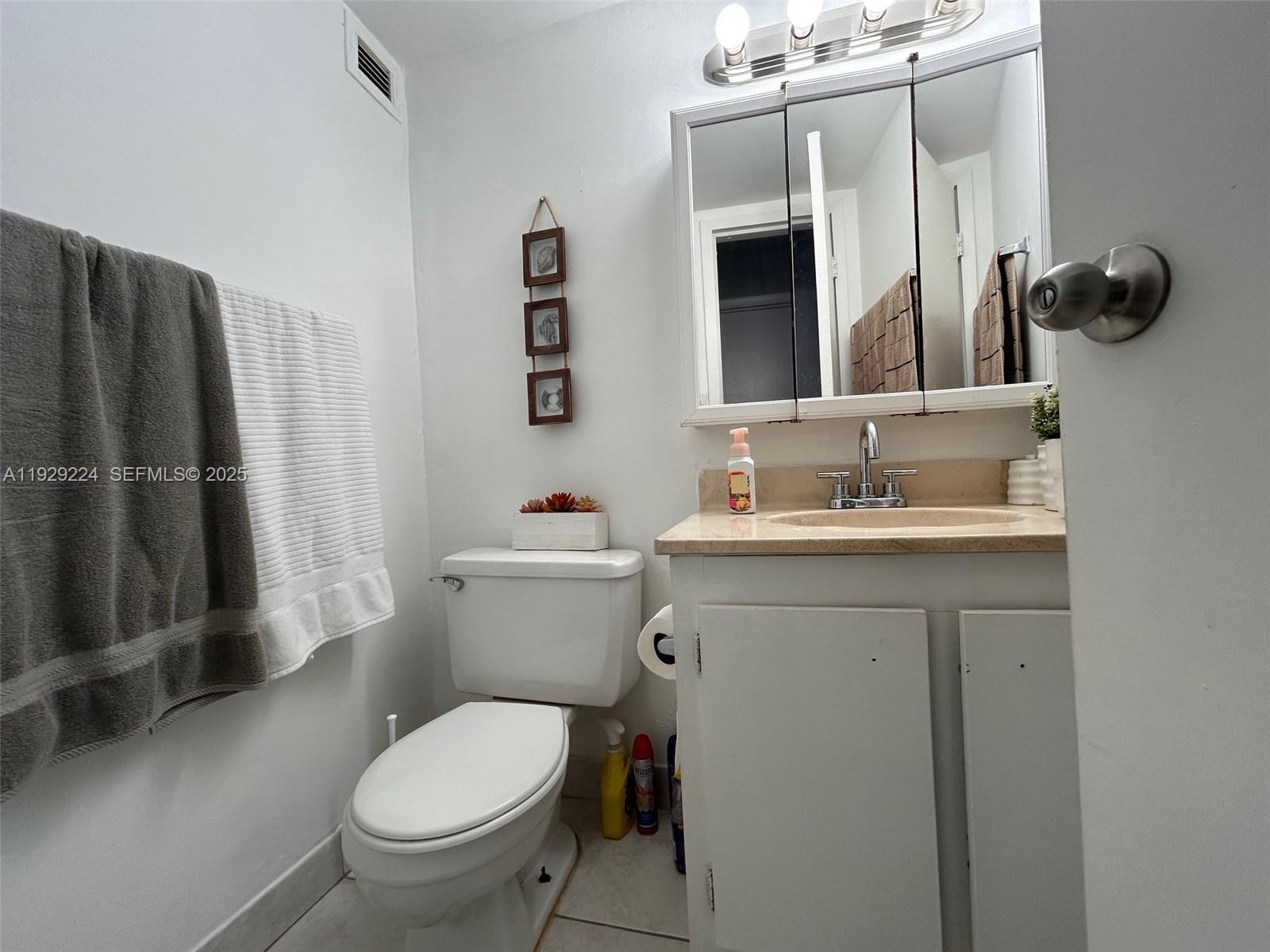 PLAZA OF AMERICAS CONDO P - Residential Lease