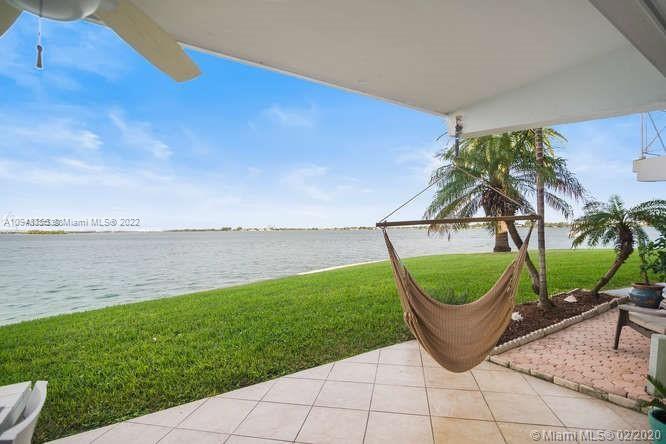 HARBOR ISLAND - Commercial Sale