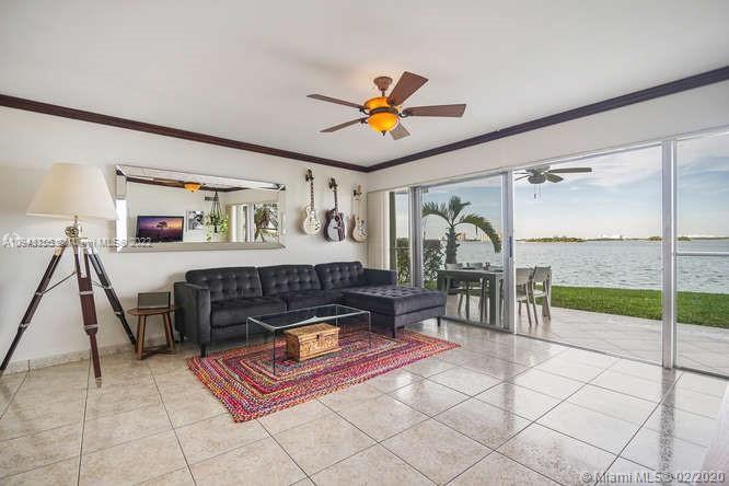 HARBOR ISLAND - Commercial Sale