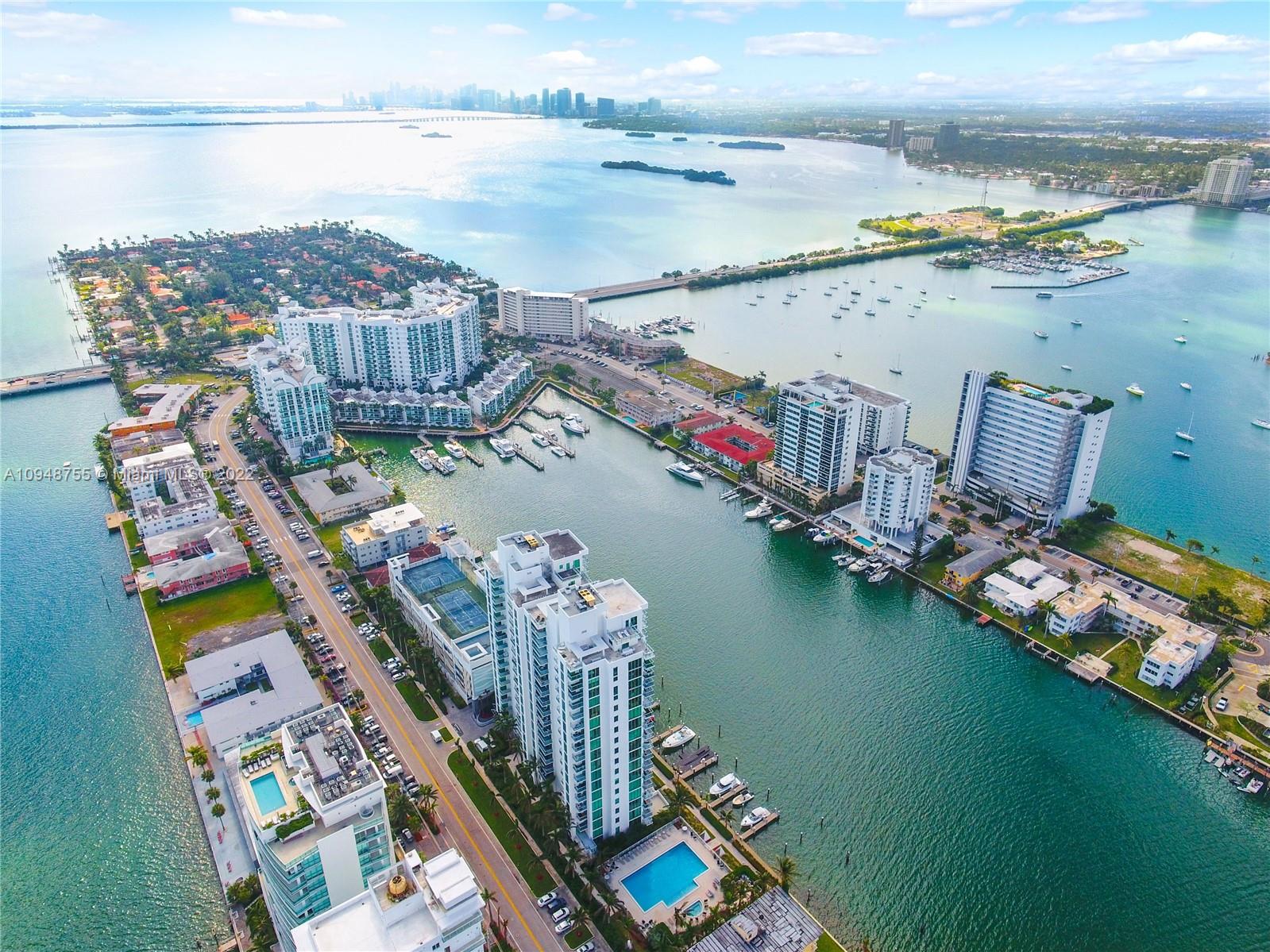 HARBOR ISLAND - Commercial Sale