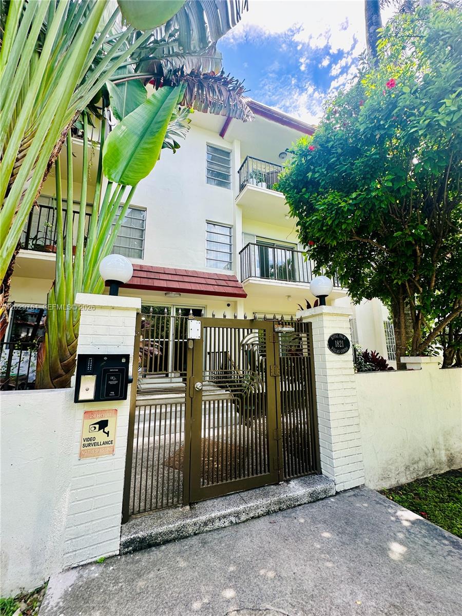 1821 Jefferson Ave 205