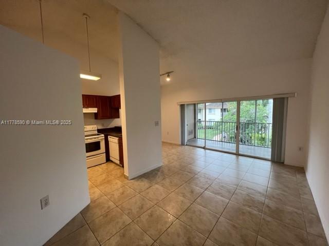 Loft style 1 bedroom freshly painted. Enjoy garden views. Community offers resort style pool and spa, rackell ball and club house. Tenants requirements: 3 month to move in (1st month rent and 2 month security deposit) id, pay stubs, credit report, reference number from previous landlord. Credit Score 650 min. Excellent Location. Minutes away from mall and Convention Center. Do not miss!