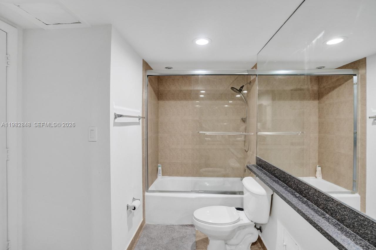 5600 CONDO - Residential Lease