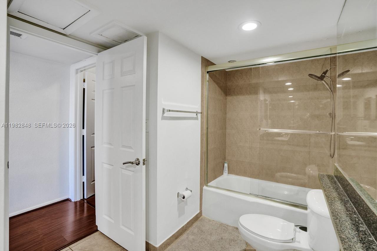 5600 CONDO - Residential Lease