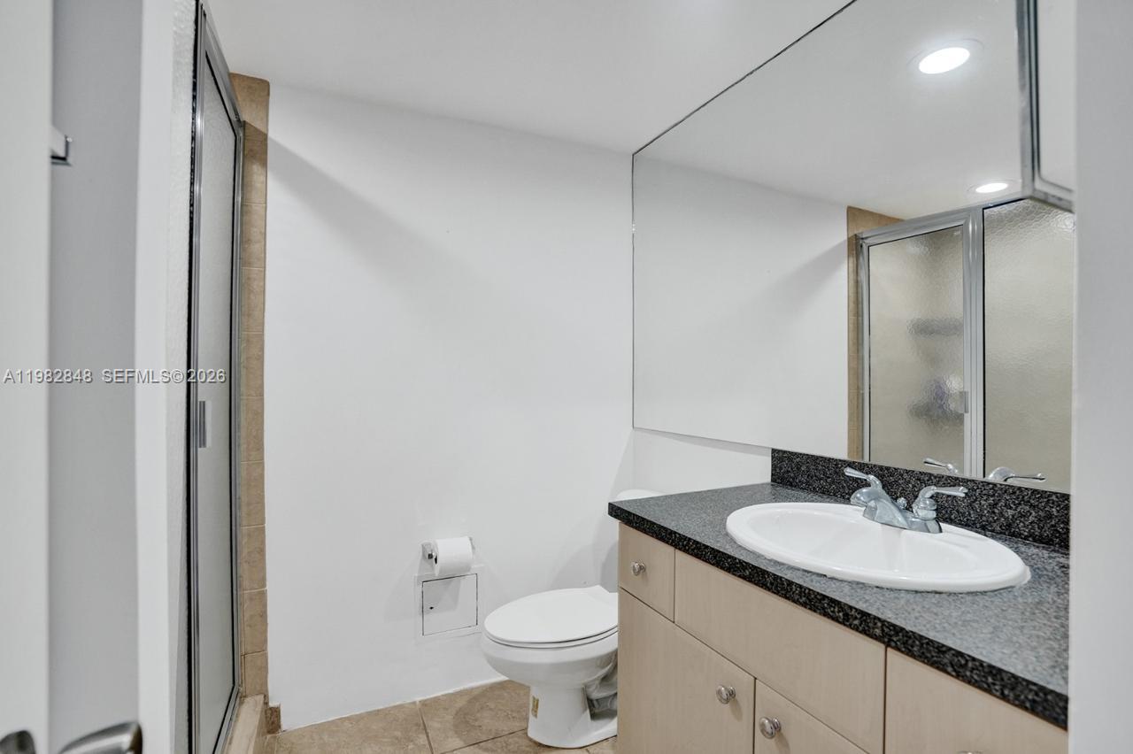 5600 CONDO - Residential Lease