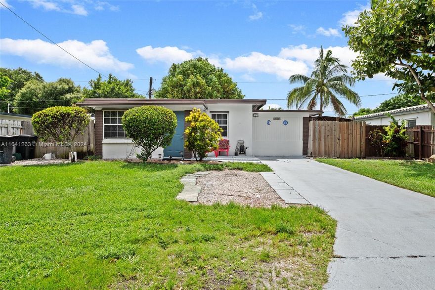 Beautiful House * 3 Beds 2 Baths Single Family Home in Beautiful Neighborhood. Closed to Ocean Water Access. 5 Minutes from the Beach, Downtown, La Olas Blvd, Principal Highways, and Near Major employers.
Partially renovated, ready for new family and finishing touches. Plenty of parking, room for boat and RV.
Oversize backyard with fruit tress, canopy for family entertainment, shed, and plenty of room for pool.
Do not miss this Opportunity.