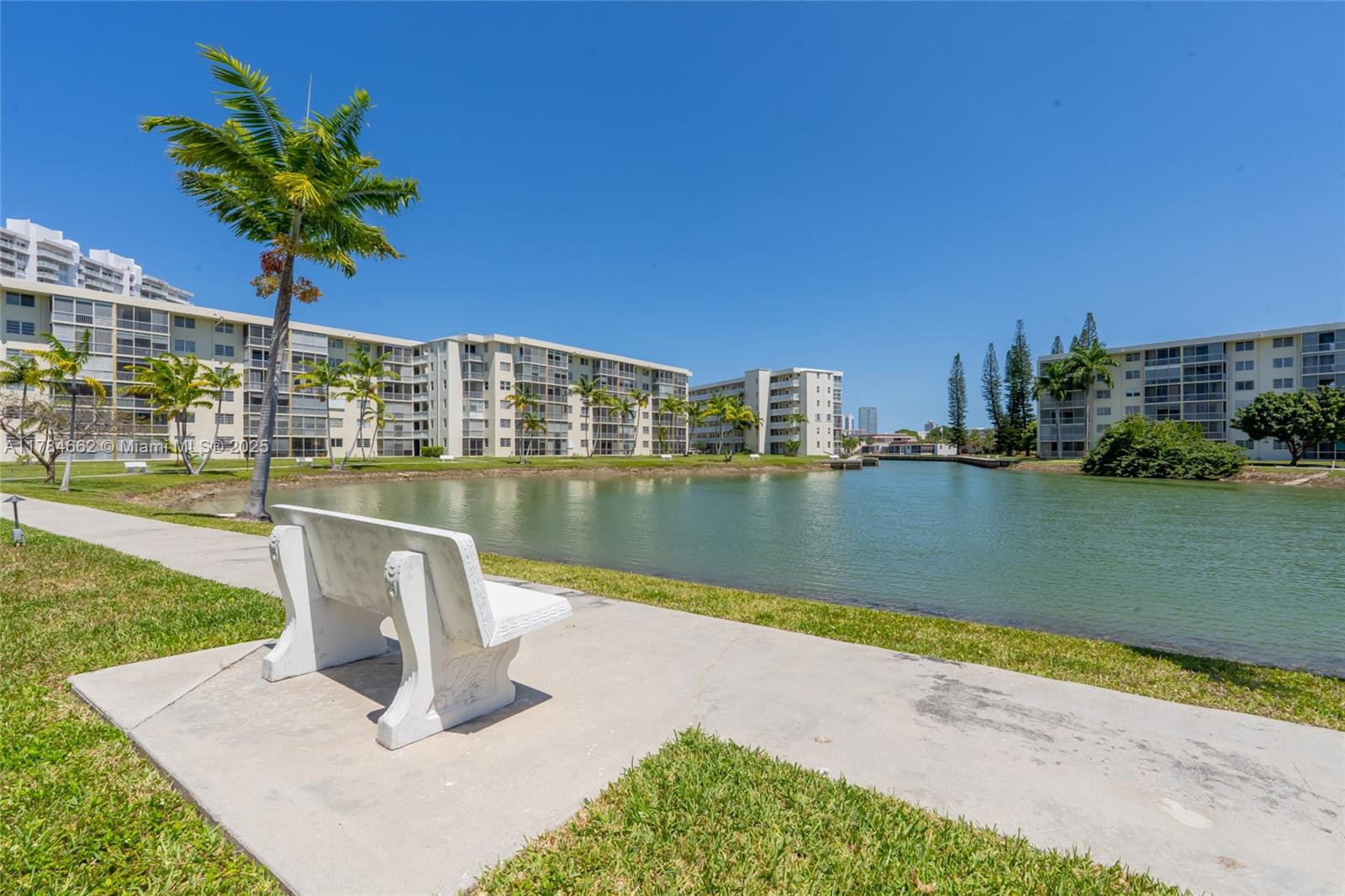 Property for Sale at Address Not Disclosed, Aventura, Miami-Dade County, Florida - Bedrooms: 1 
Bathrooms: 1  - $189,900