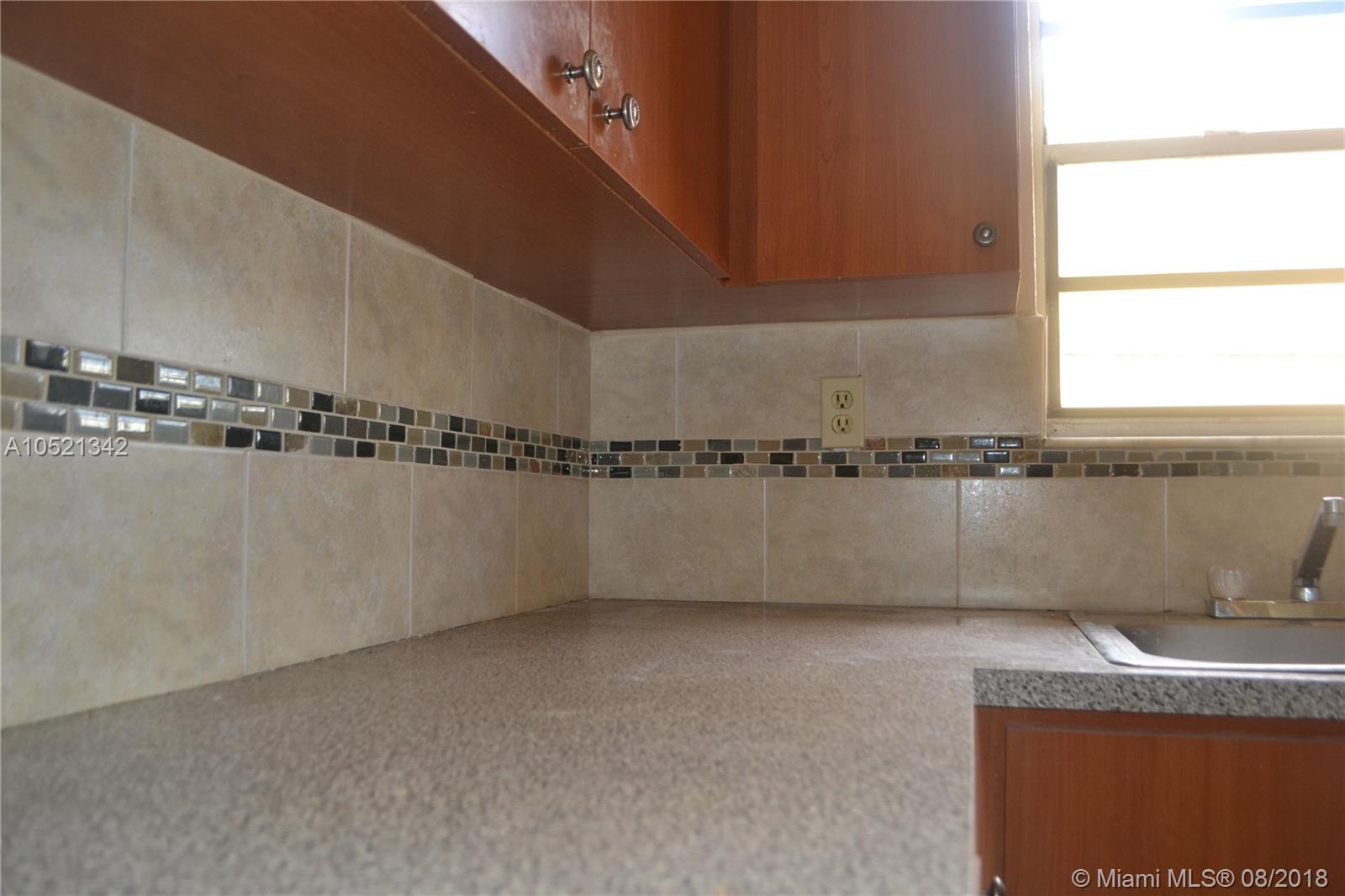 LAWRENCE ESTATE LAND CO - Residential Lease