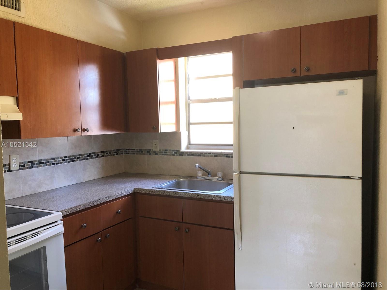 LAWRENCE ESTATE LAND CO - Residential Lease