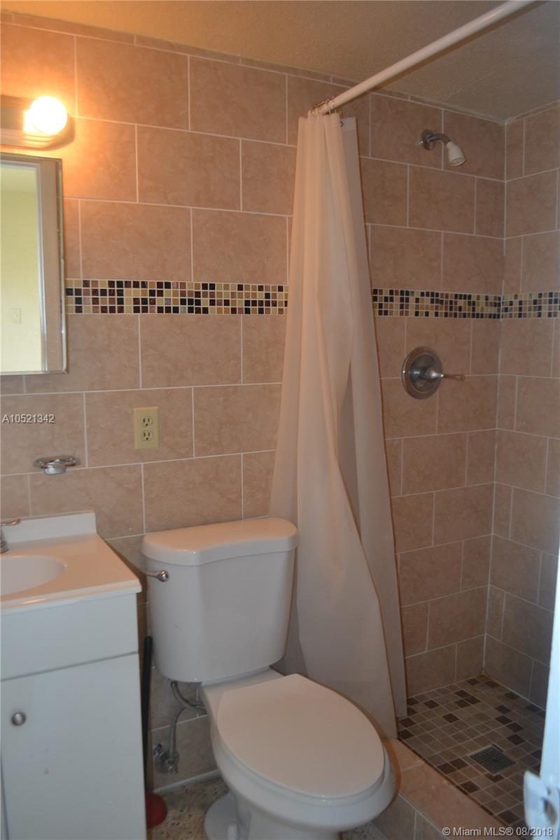 LAWRENCE ESTATE LAND CO - Residential Lease