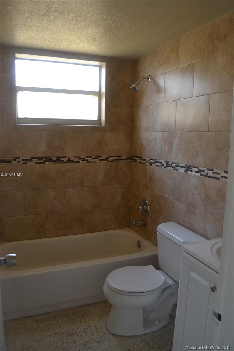 LAWRENCE ESTATE LAND CO - Residential Lease