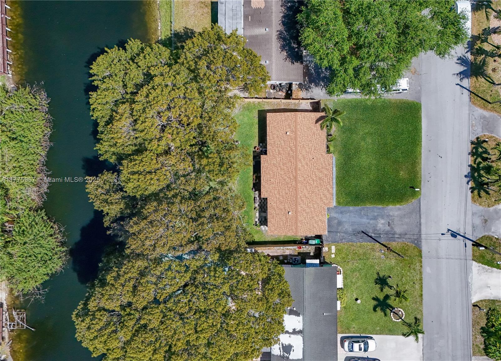 STIRLING LAKE - Residential