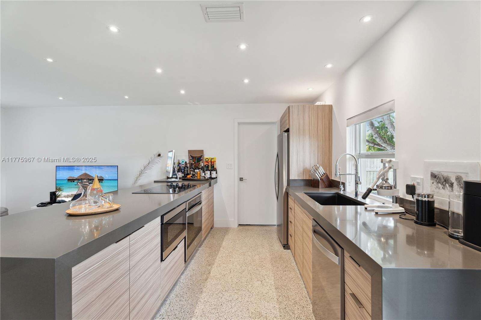 STIRLING LAKE - Residential