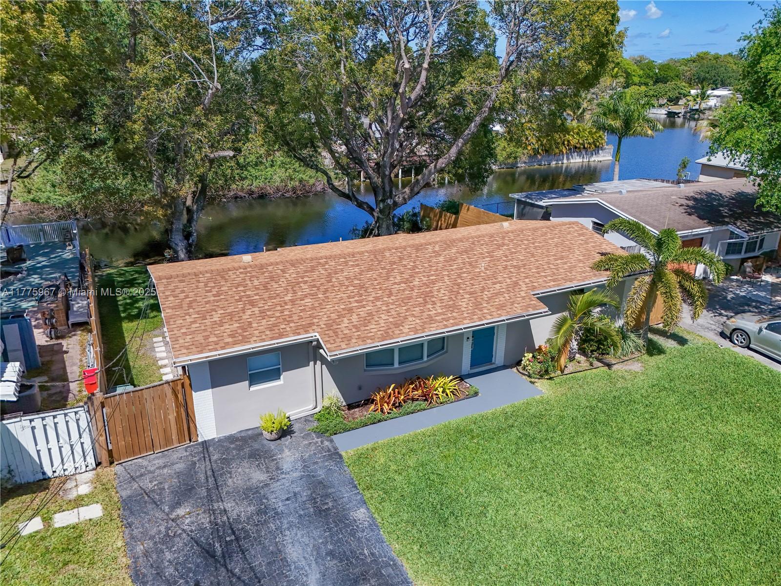 STIRLING LAKE - Residential