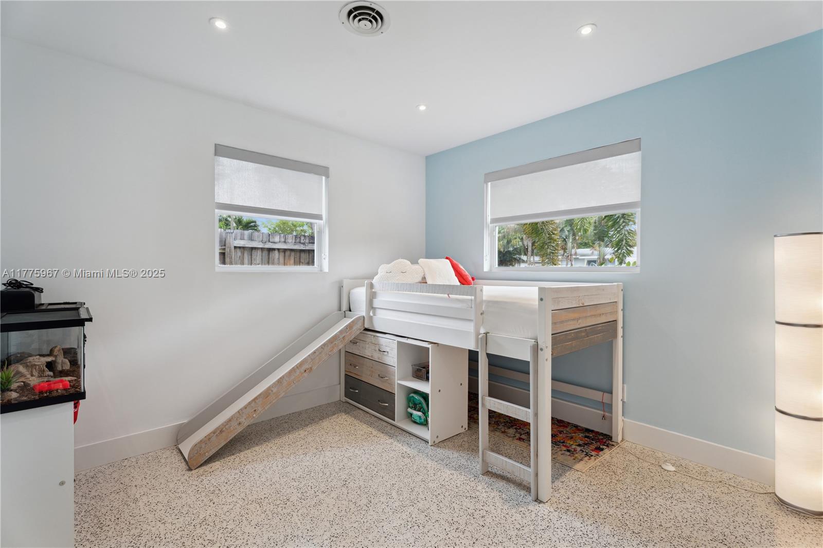 STIRLING LAKE - Residential