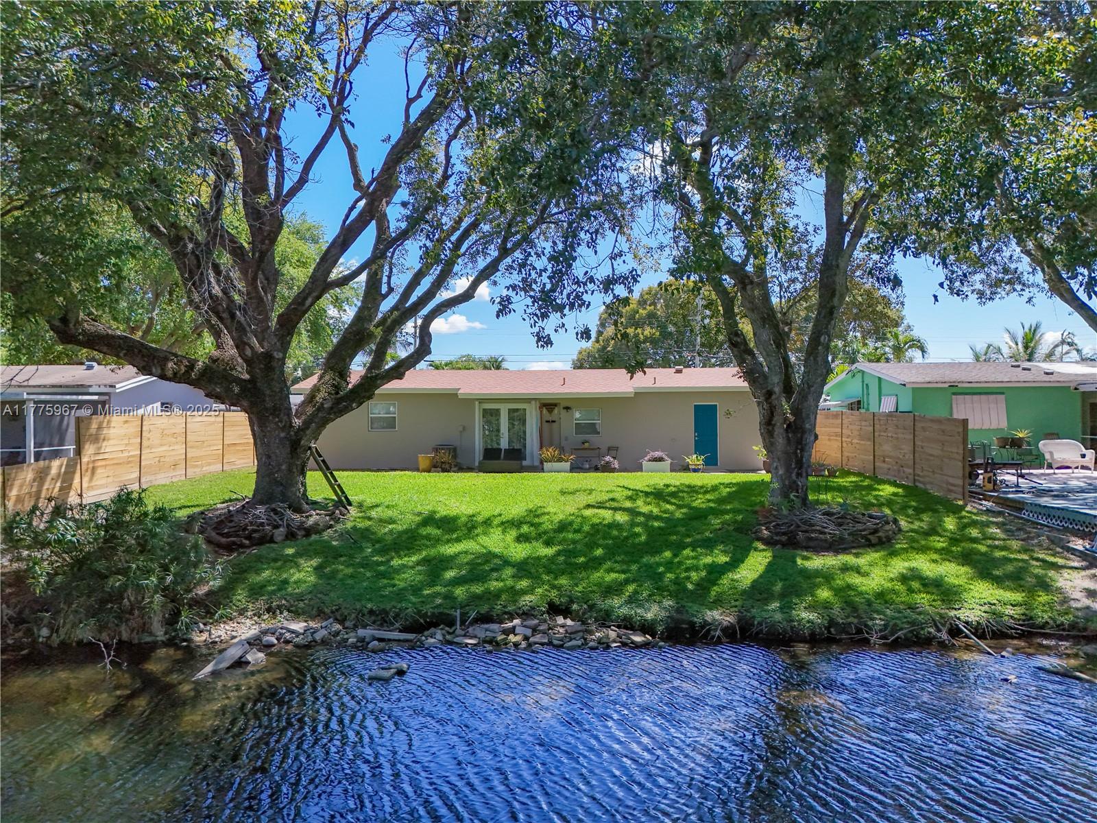 STIRLING LAKE - Residential