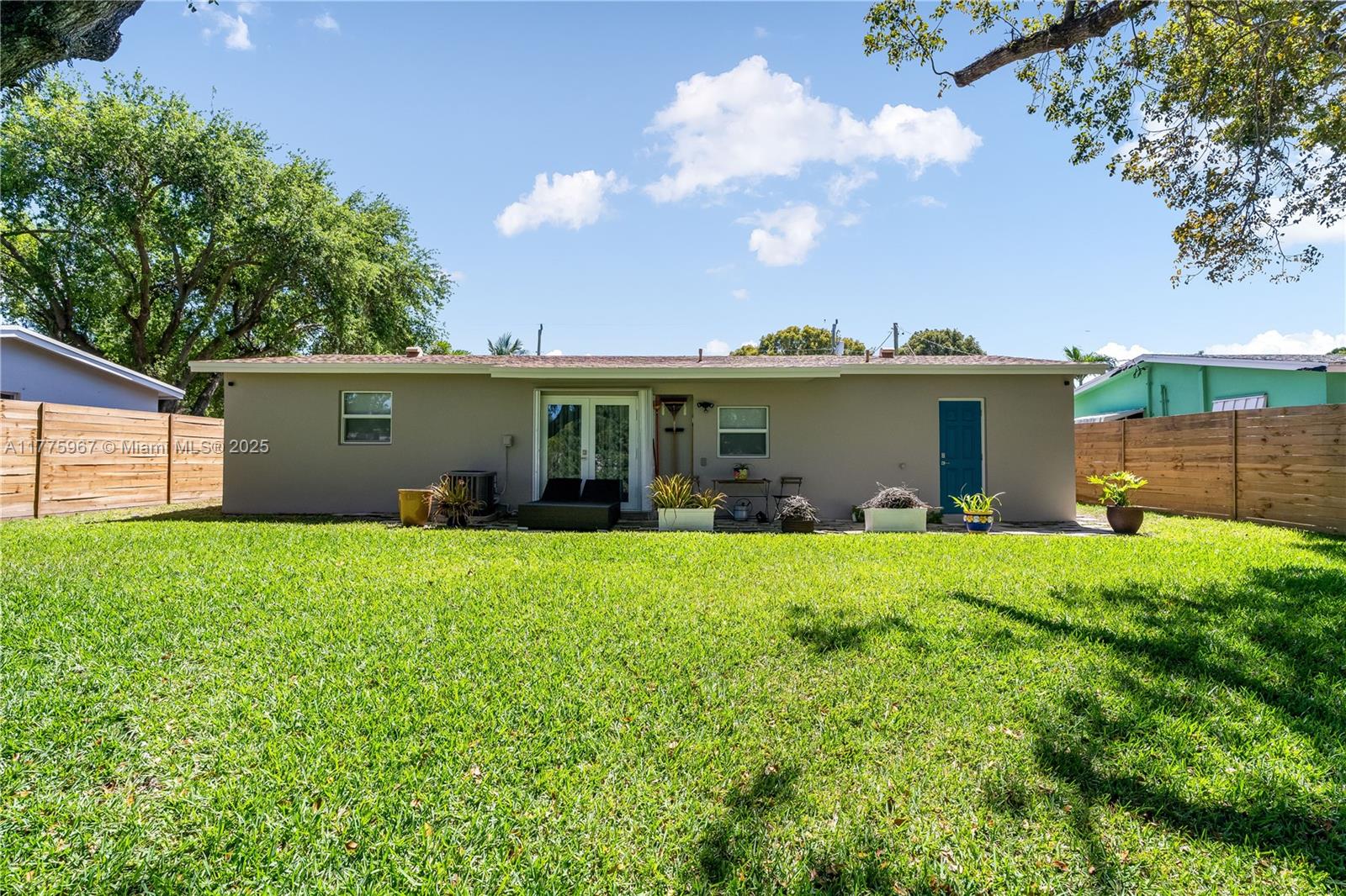 STIRLING LAKE - Residential