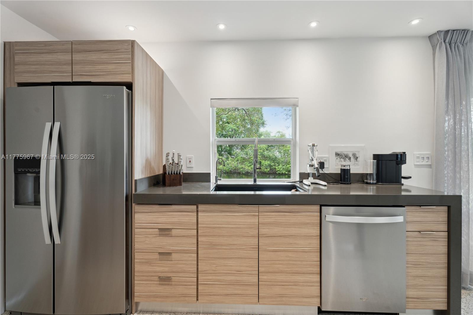 STIRLING LAKE - Residential