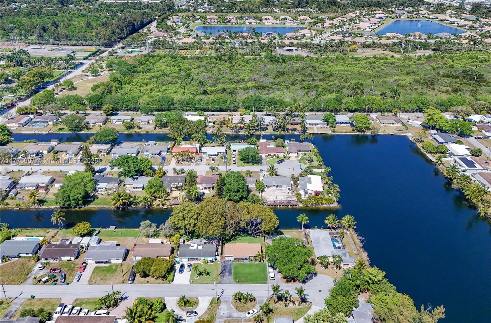 STIRLING LAKE - Residential