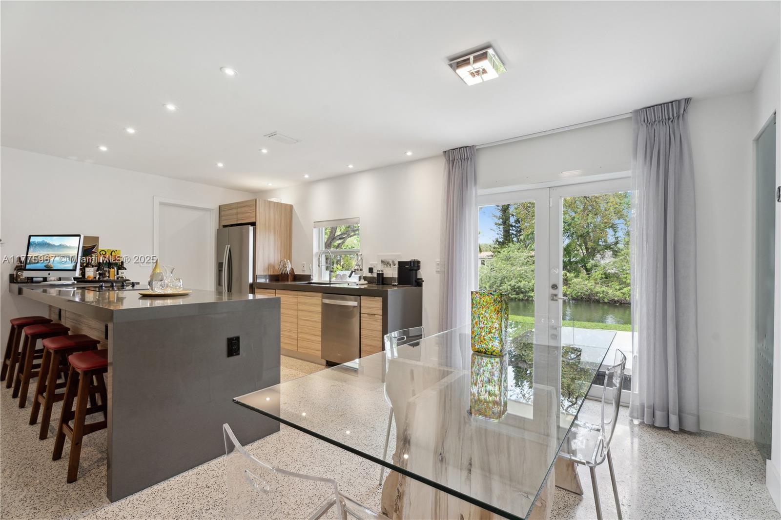 STIRLING LAKE - Residential