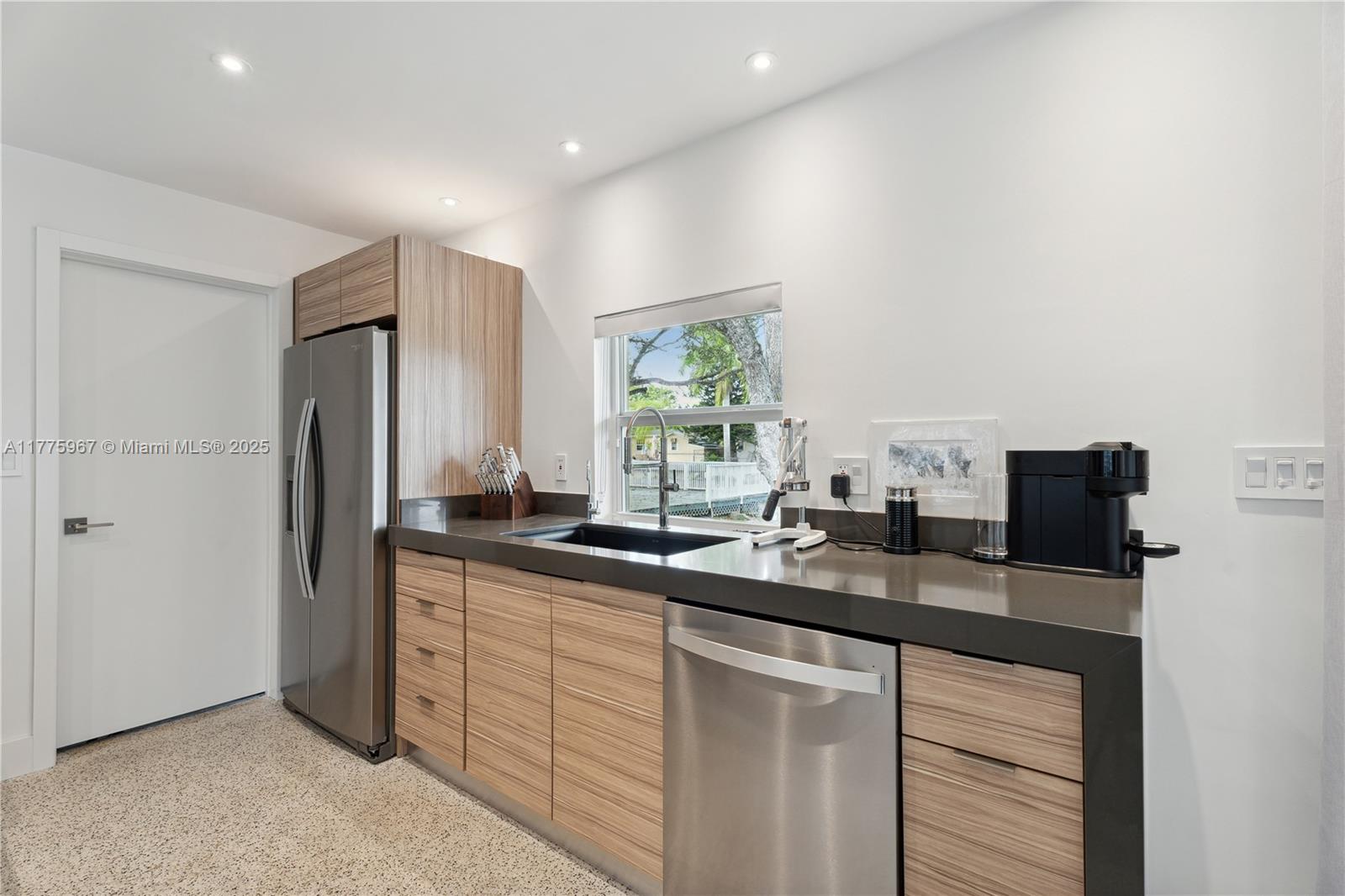 STIRLING LAKE - Residential