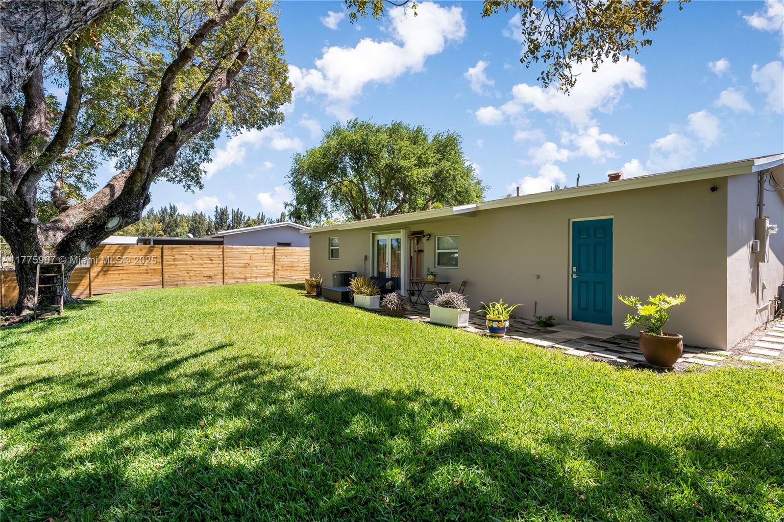 STIRLING LAKE - Residential