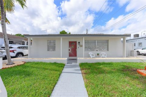 30 SW 57th Ct Miami FL 33144