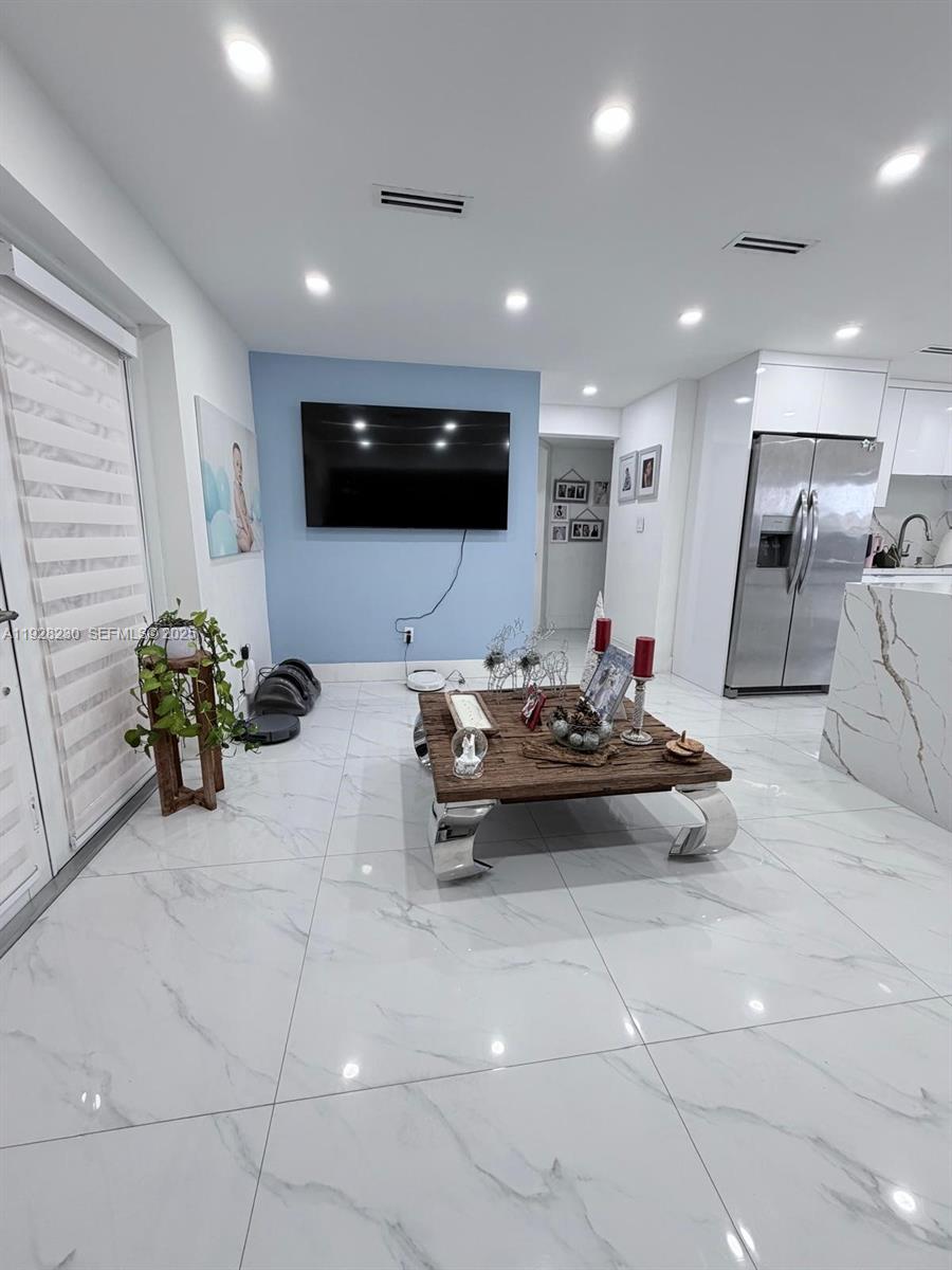 INGLESIDE PARK 1ST ADDN - Residential