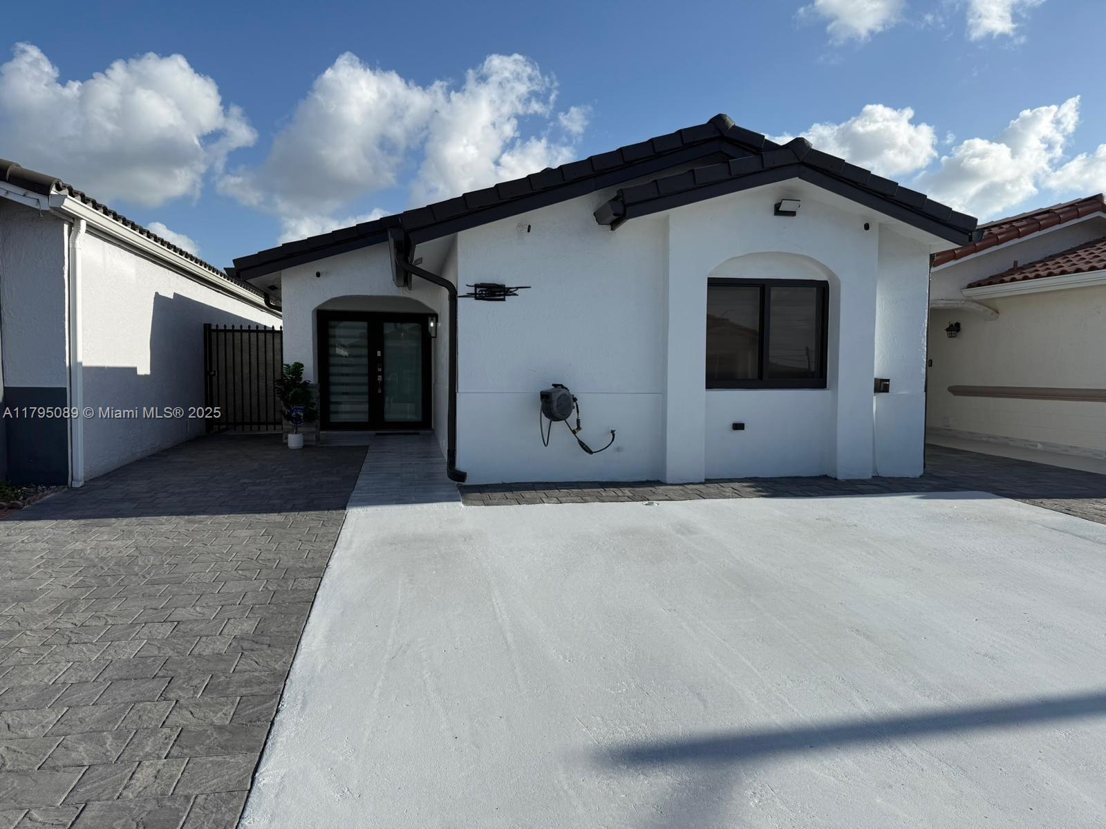 2837 W 75th St, Hialeah, Miami-Dade County, Florida - 2 Bedrooms  
2 Bathrooms - 
