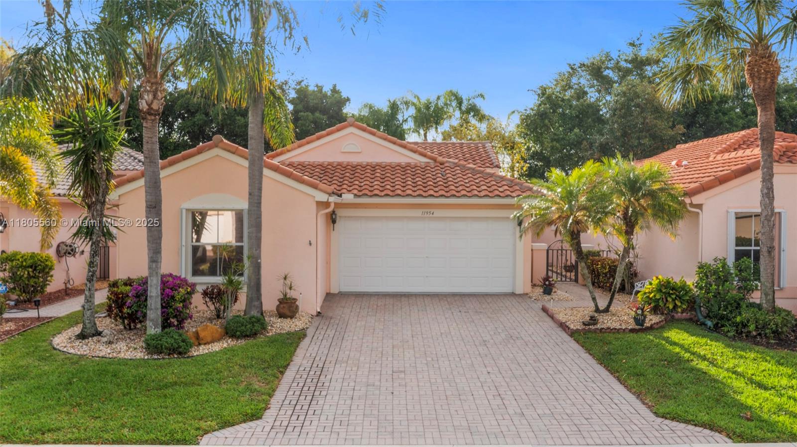 Your search for the perfect rental in Cascade Lakes ends here! Rarely available for rent, this jewel box of a home features high ceilings, large bedrooms, tons of closet and storage space, an updated kitchen and a huge screened lanai. Cascade Lakes is conveniently located close to major roads, great shopping and dining and features a fully equipped lifestyle clubhouse for you to enjoy! Don't let this great deal slip away! Call today for a private showing!