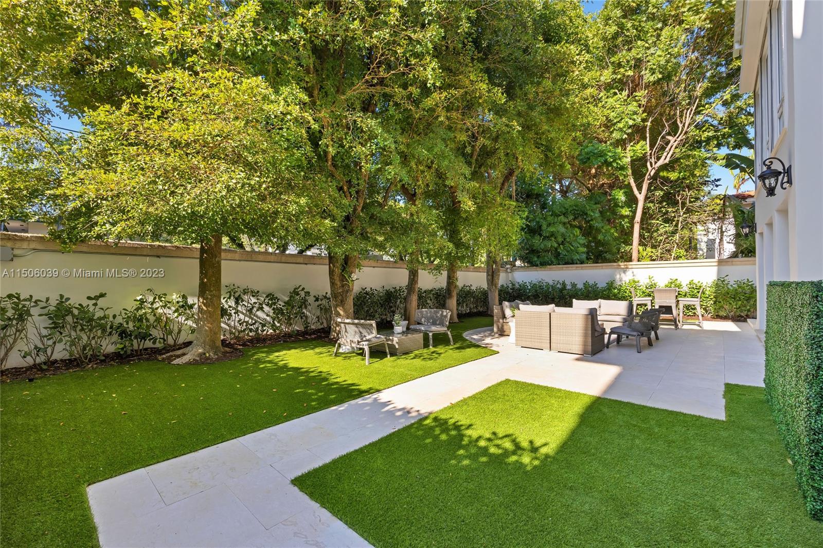 BAYSHORE VILLAS - Residential