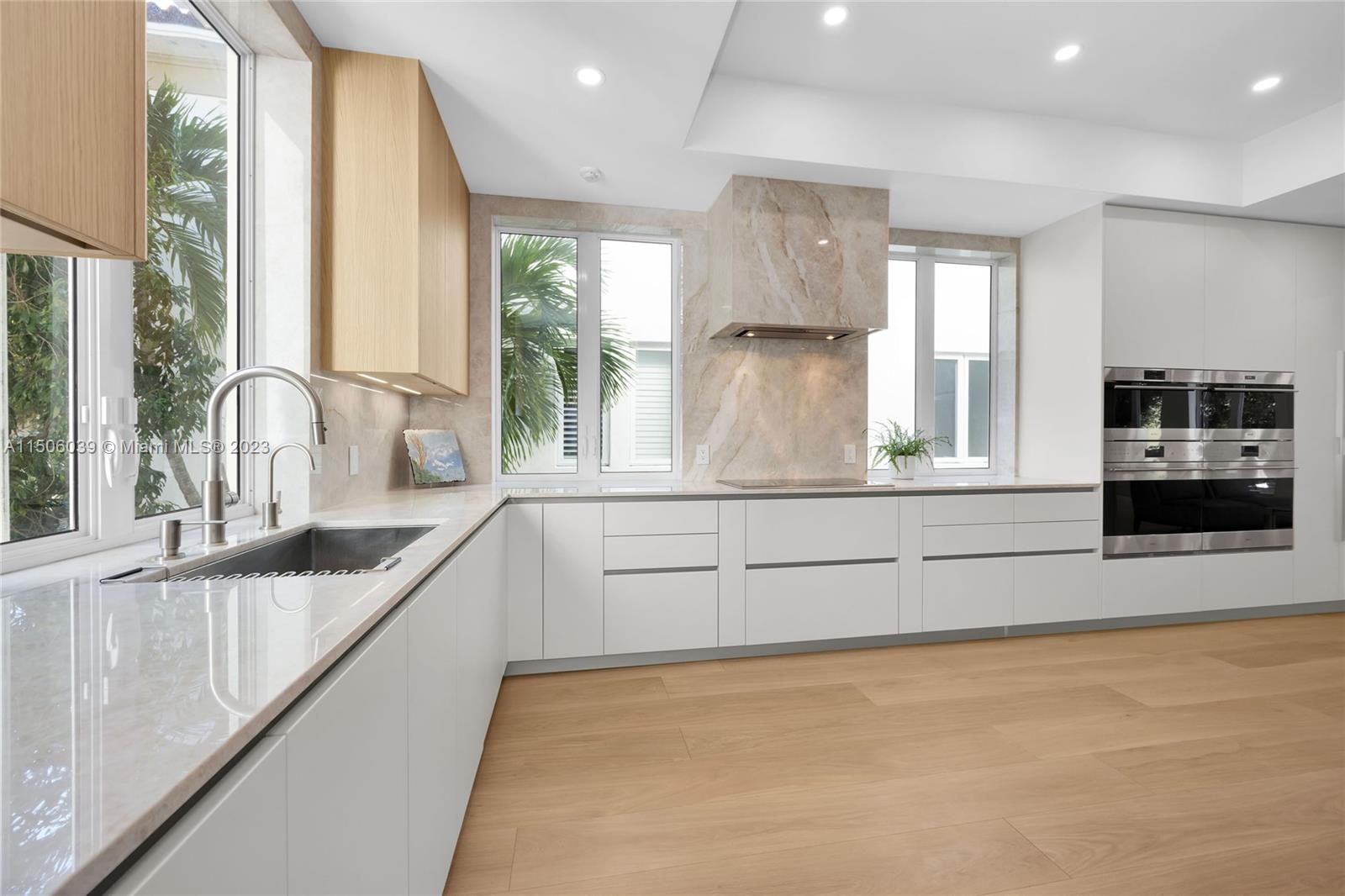 BAYSHORE VILLAS - Residential