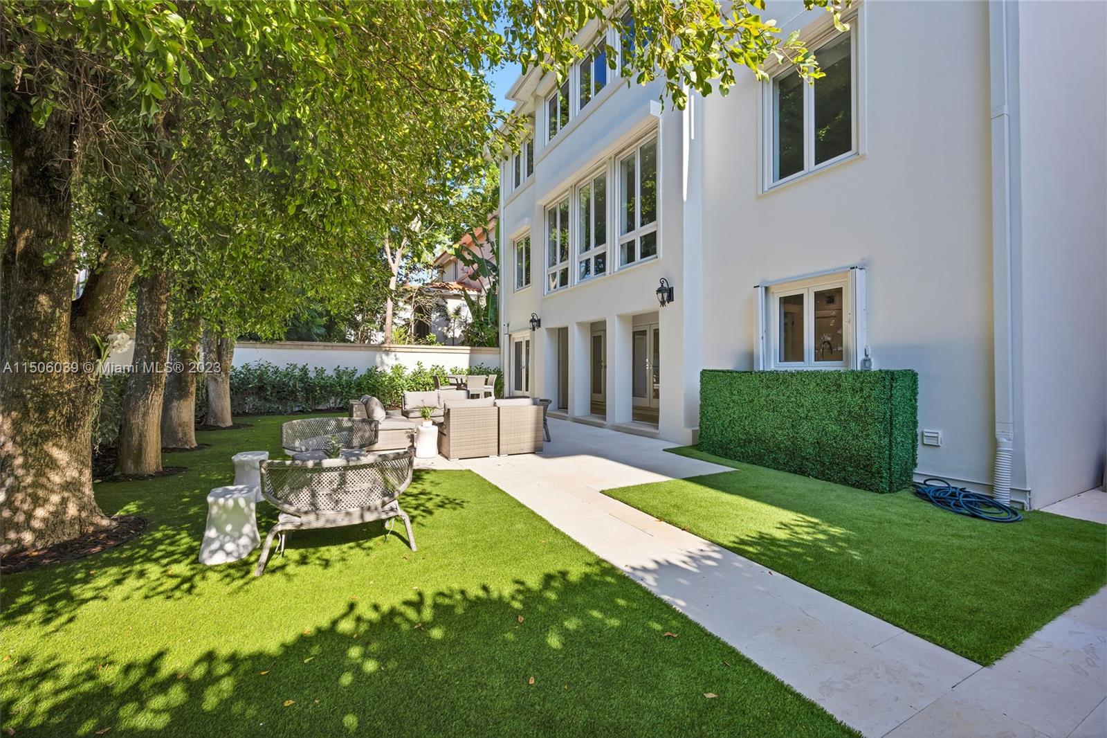 BAYSHORE VILLAS - Residential