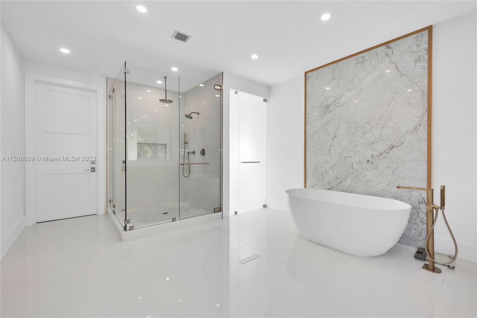 BAYSHORE VILLAS - Residential