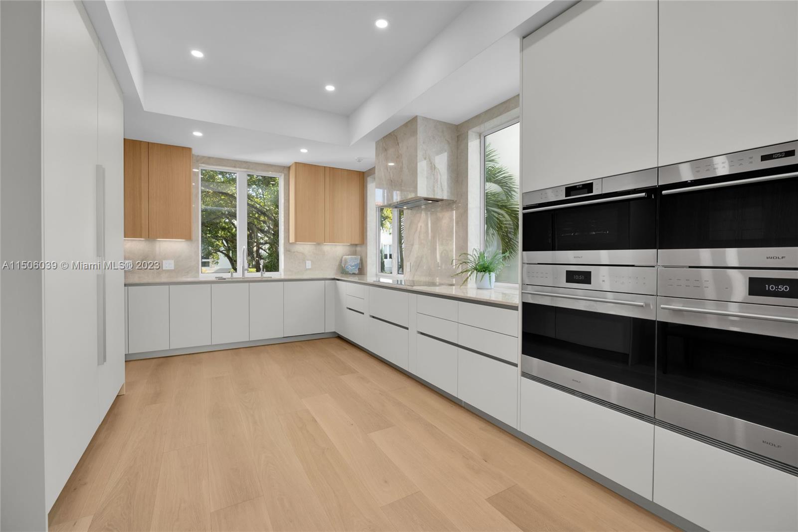 BAYSHORE VILLAS - Residential